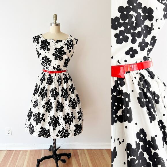 SIZE M/L 1950s Black & White Floral Dress - Cotton, Fit and Flare, Retro - Picture 2 of 8